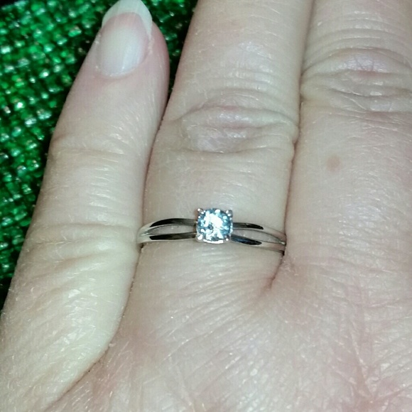 WGP .925 Silver Blue Topaz Ring - Picture 2 of 7